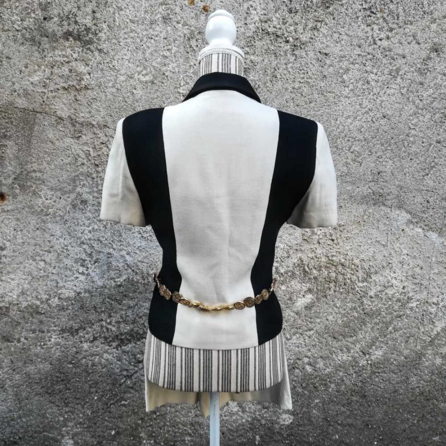 Giacca vintage a manica corta Moschino Cheap and Chic - immagine 4
