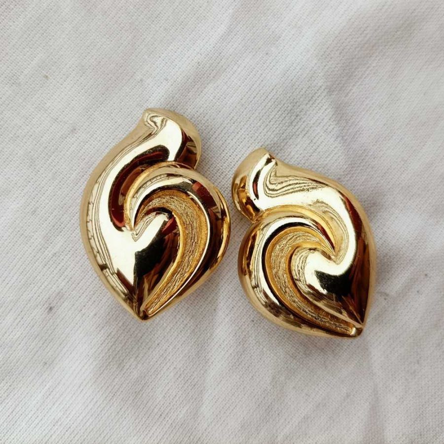 Grosse vintage earrings