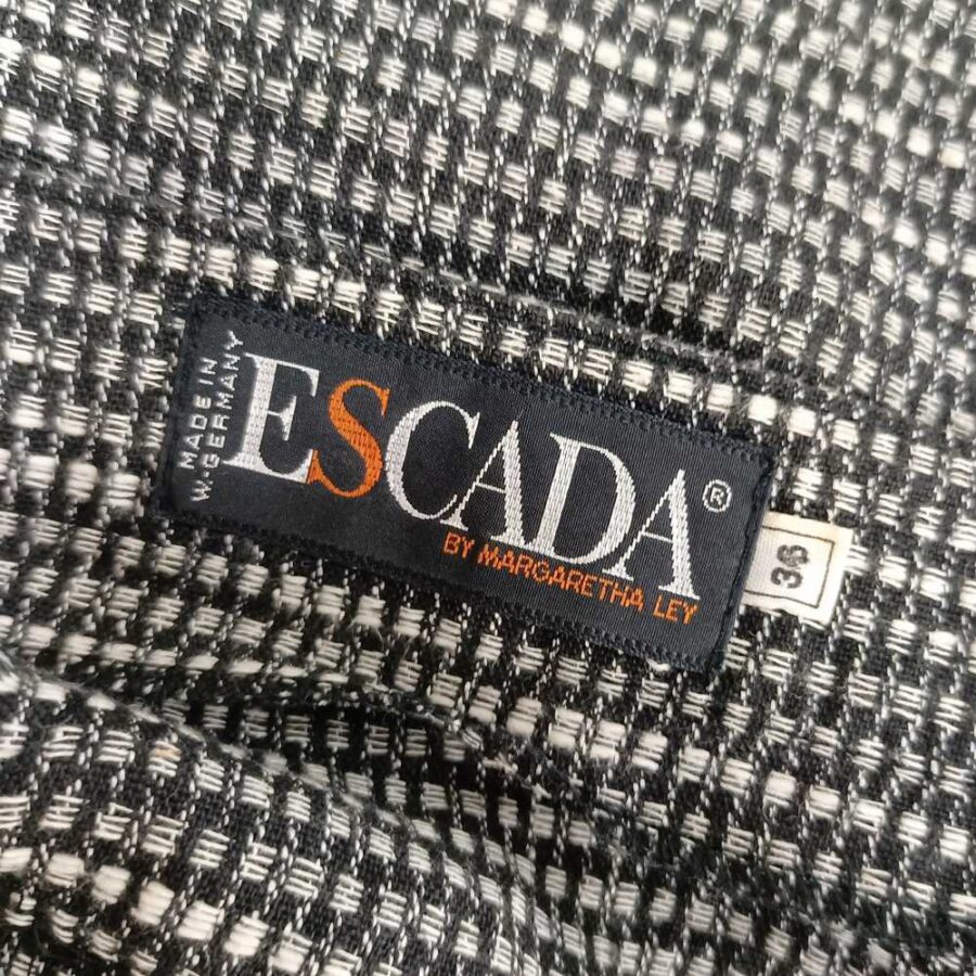 escada label