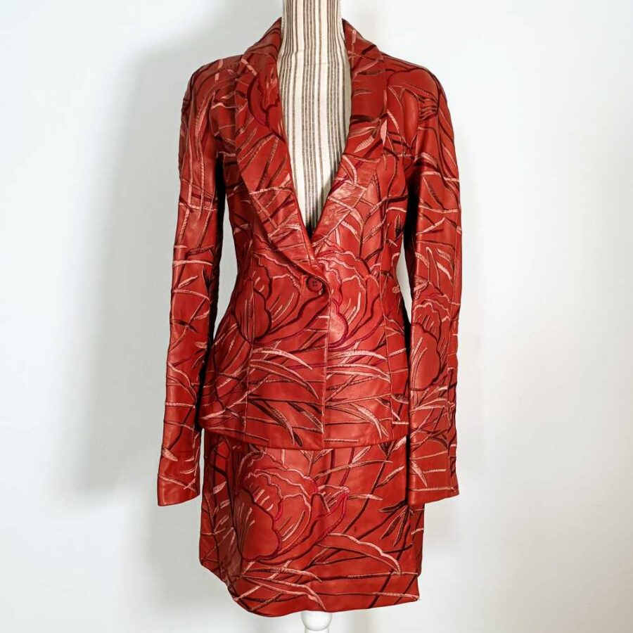 Giacca in pelle vintage ricamata Valentino Pomella Vintage Shop