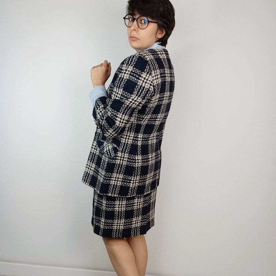 Tailleur tartan blu vintage con bottoni gioiello - immagine 3