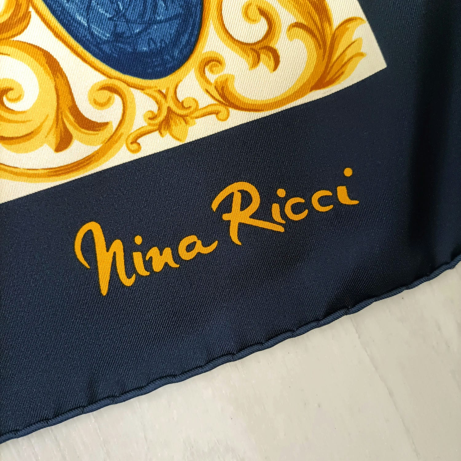 carré vintage in seta Nina Ricci