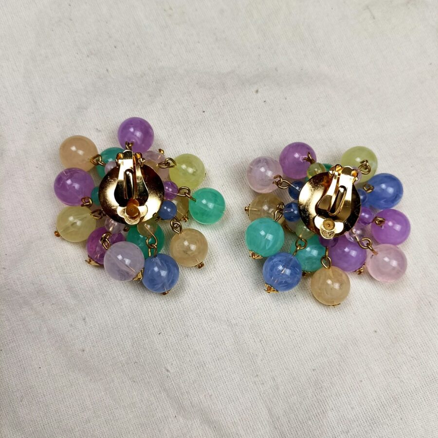 orecchini a grappolo di uva colorati vintage anni Sessanta