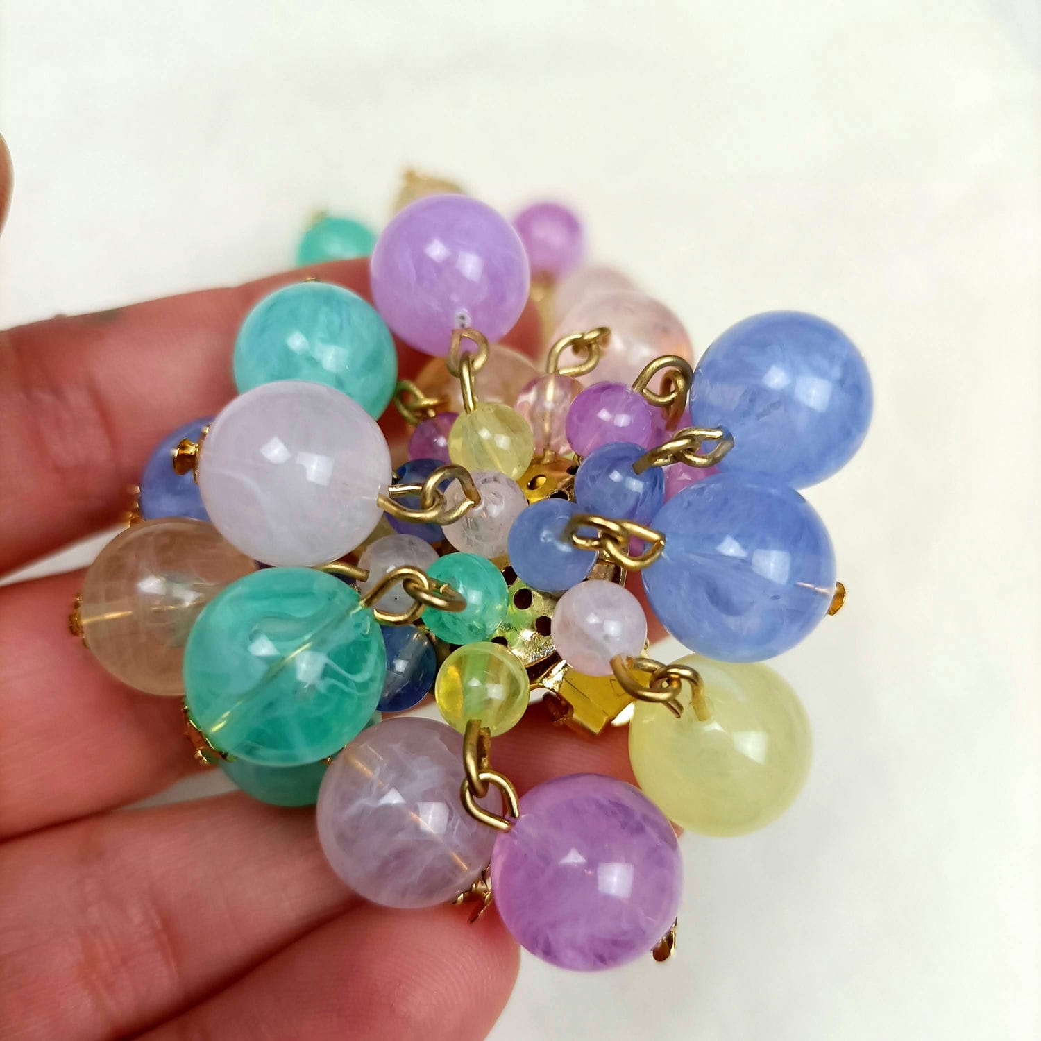 orecchini anni 60 a grappolo colorati in vetro