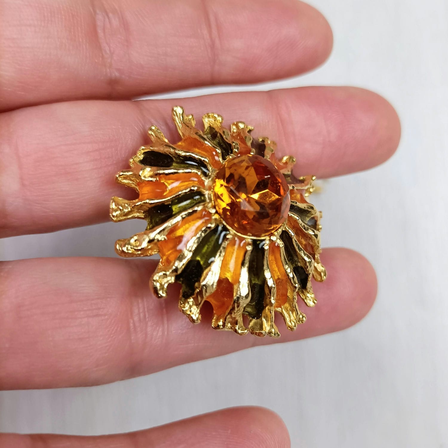 orecchini smaltati a fiore