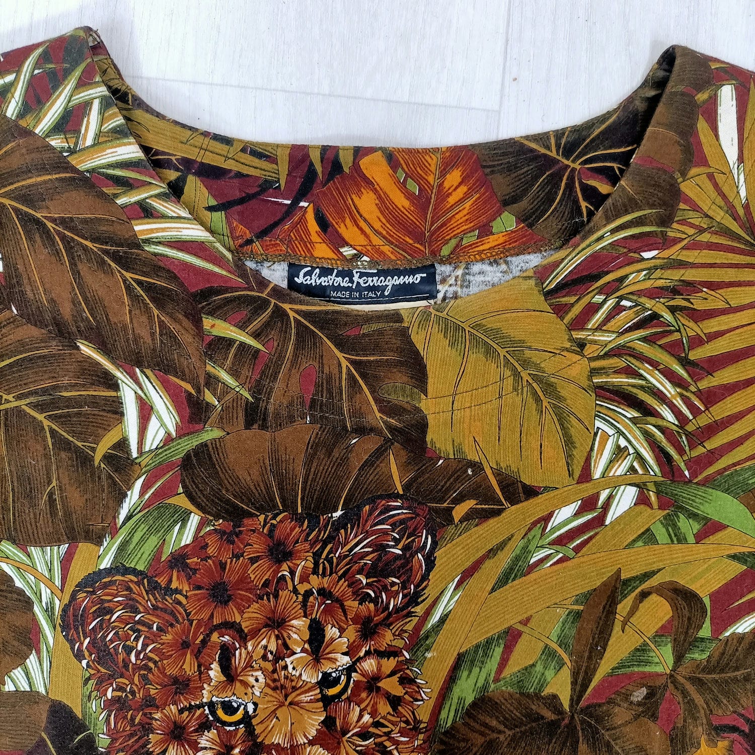 maglietta con pantere