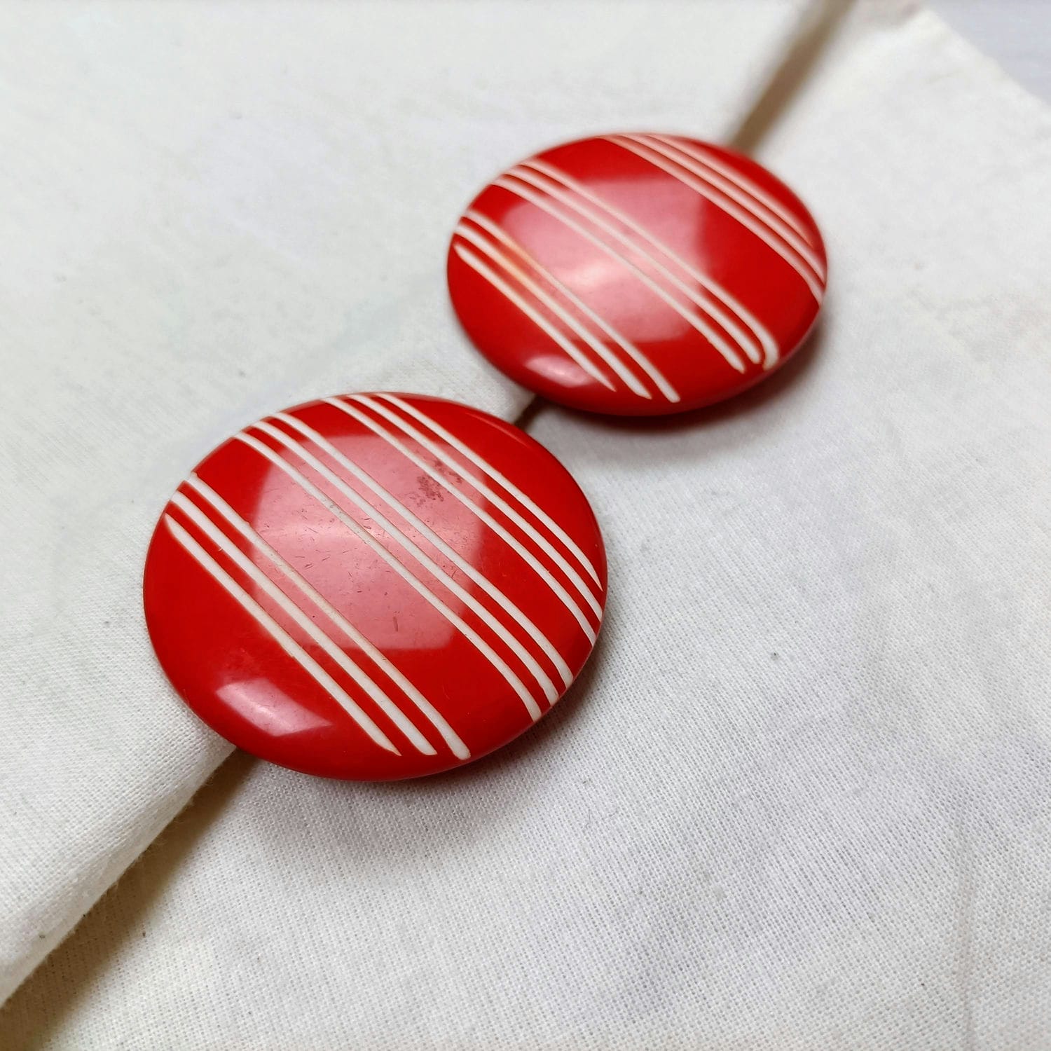 orecchini rotondi rossi