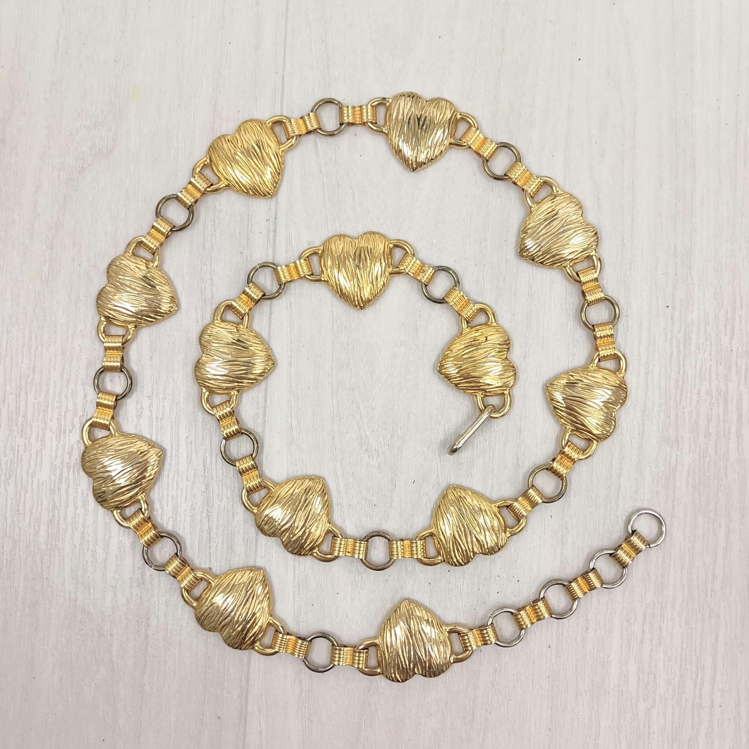 cintura con cuori dorata