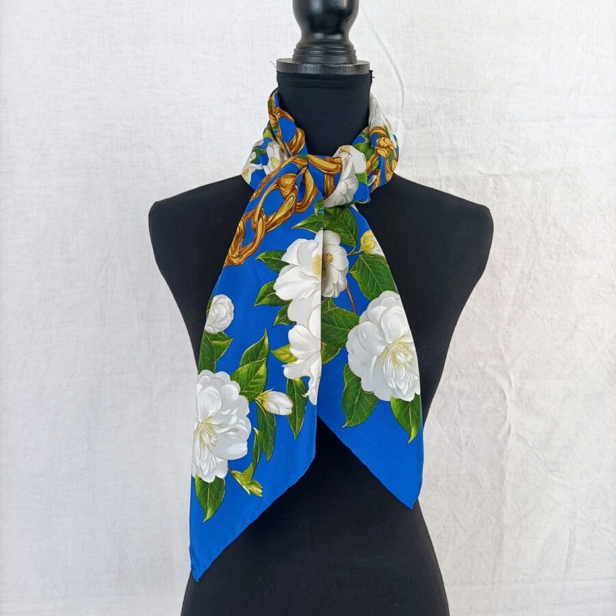 foulard con fiori vintage