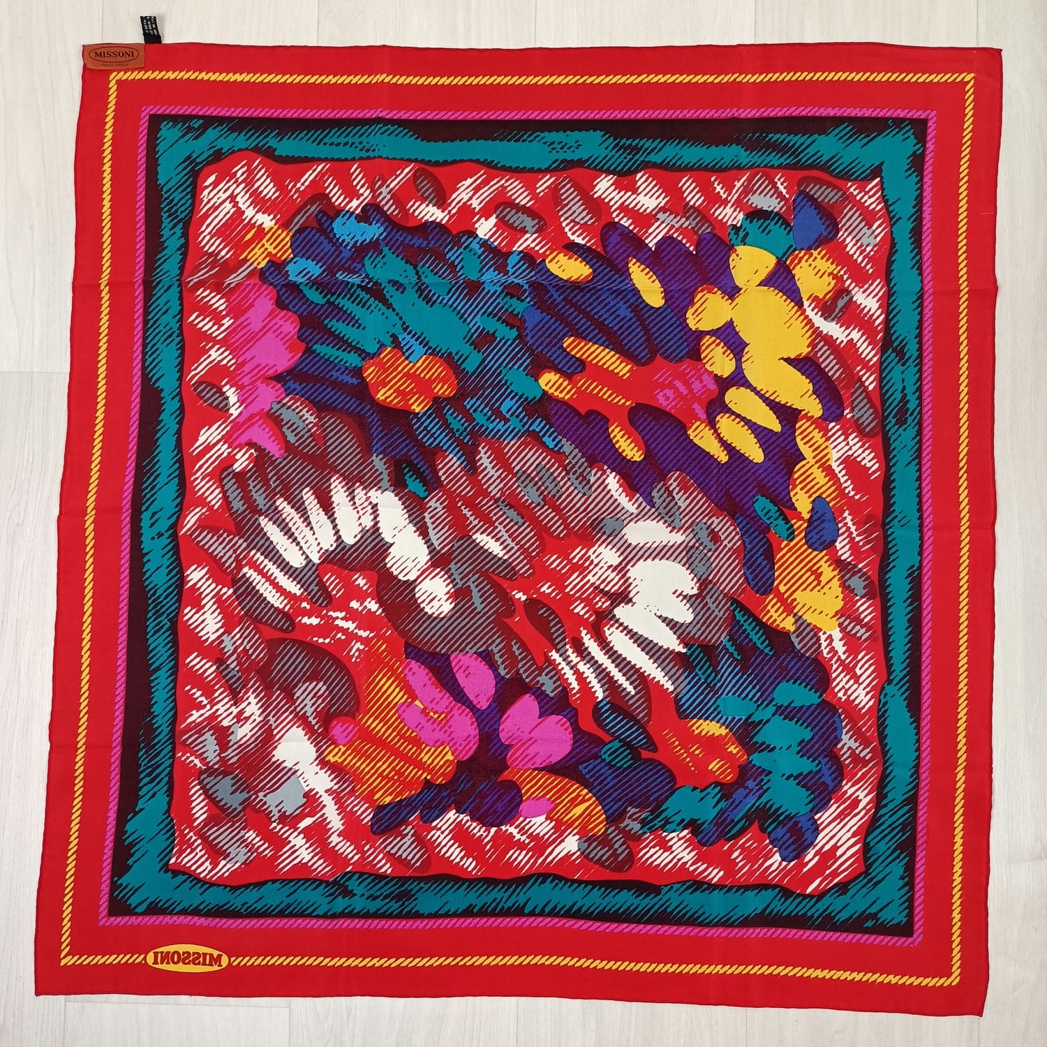 Foulard Missoni rosso con fantasia astratta