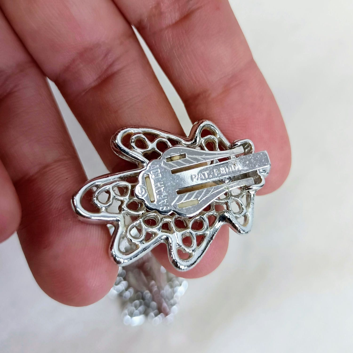 Sarah Coventry orecchini vintage frosted leaves 1965