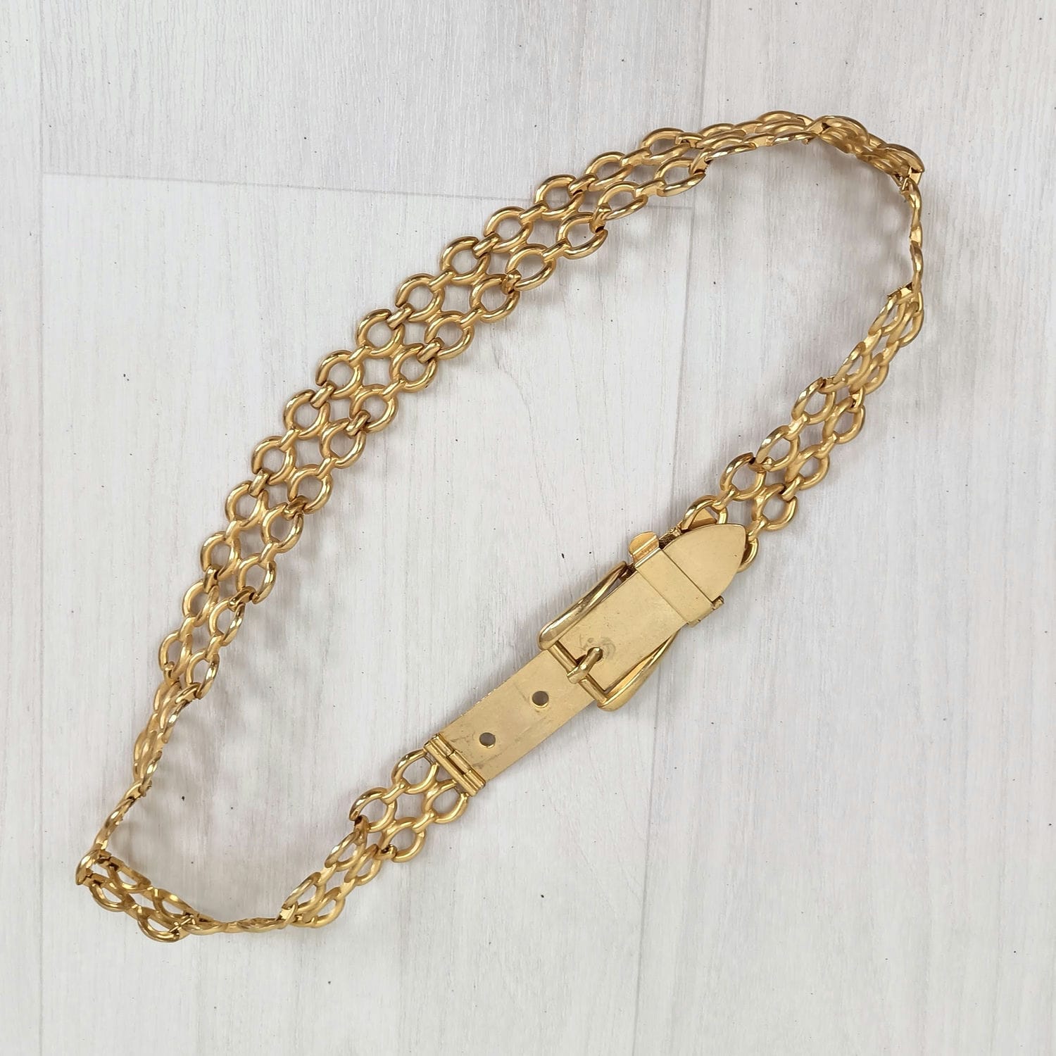 cintura dorata avant garde