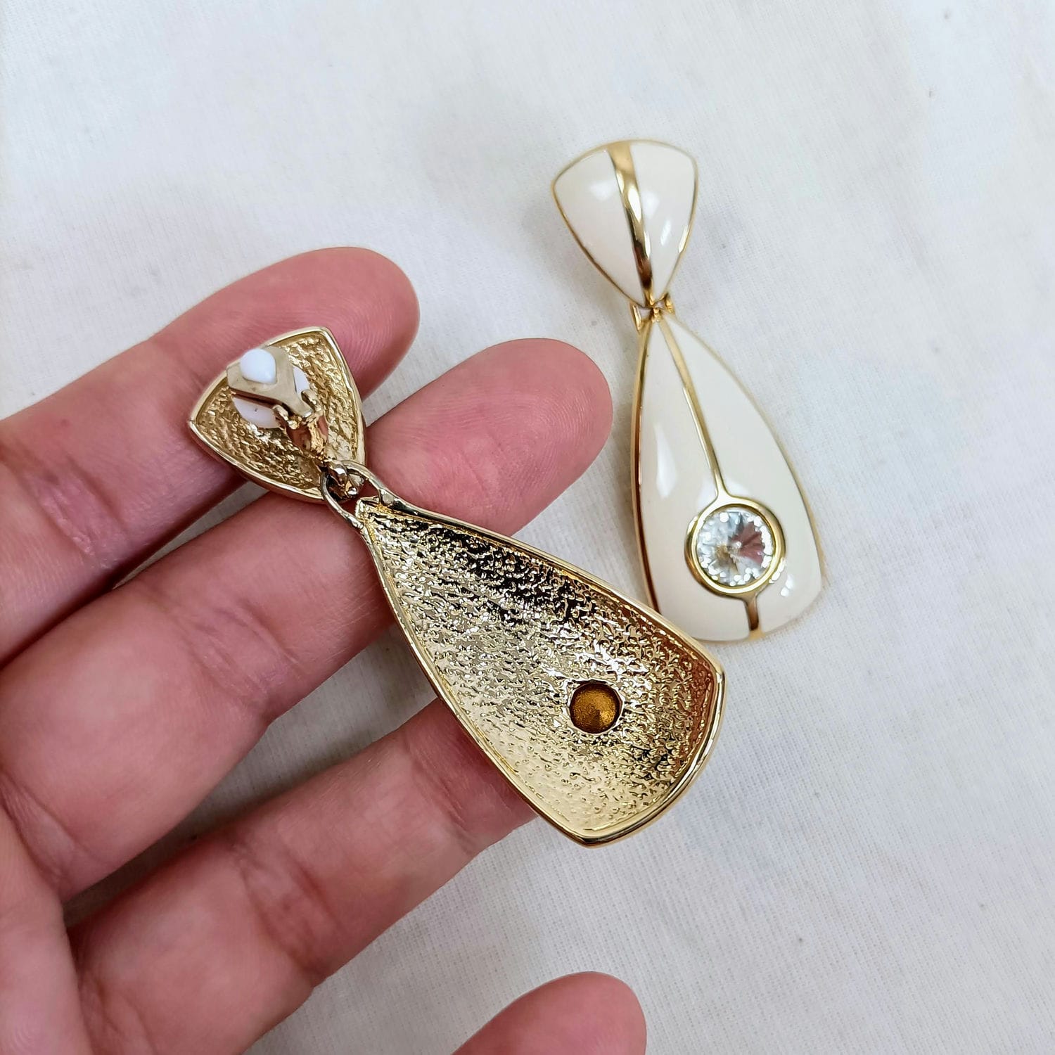 orecchini smaltati bianchi