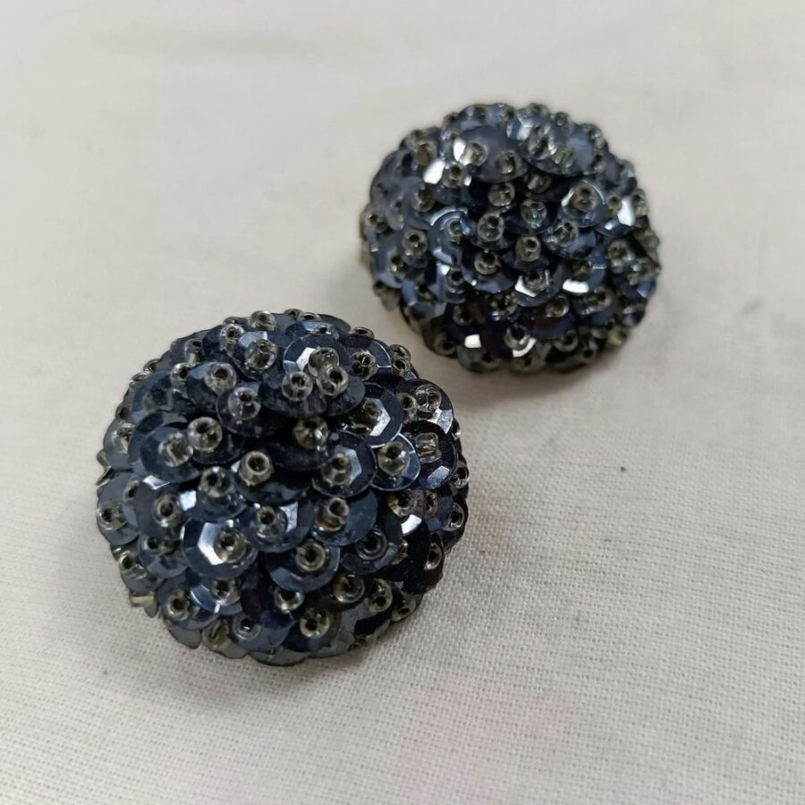 Orecchini grigi vintage con paillettes - immagine 3