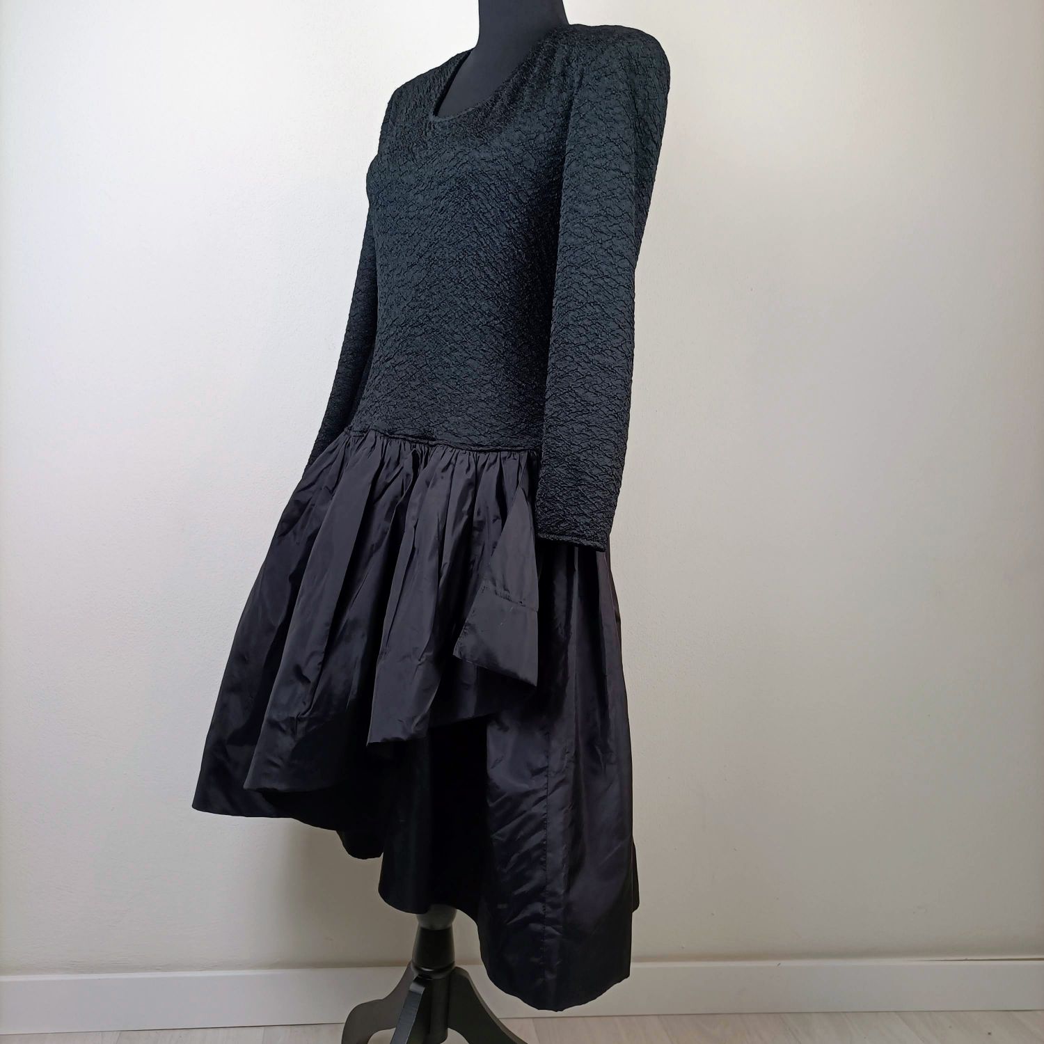 Vestito 80s party con gonna a balze