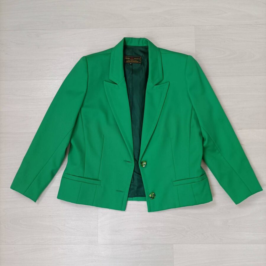 women green jacket vintage