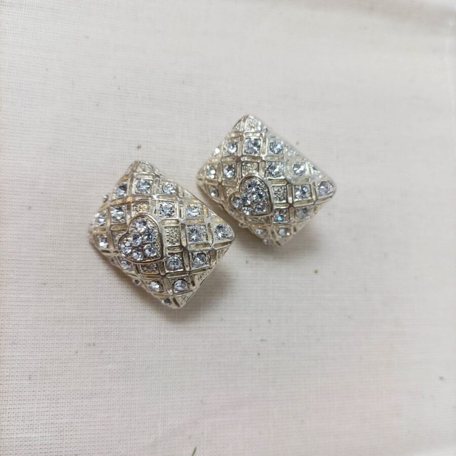 Orecchini con strass e cuori