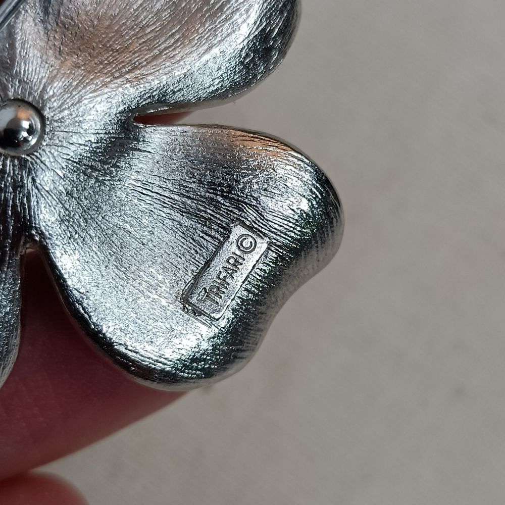 Spilla a fiore Trifari vintage