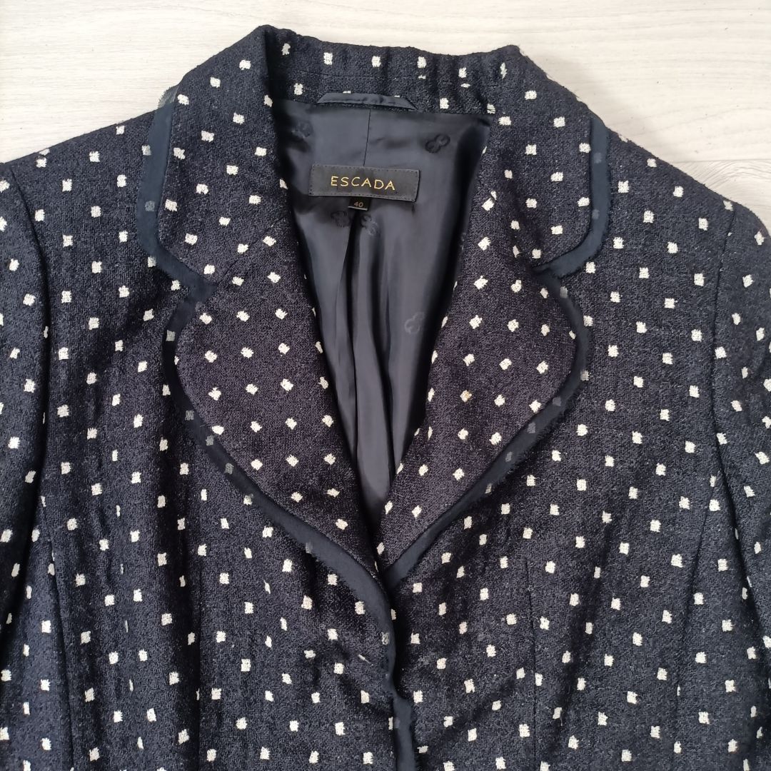 giacca blu a pois