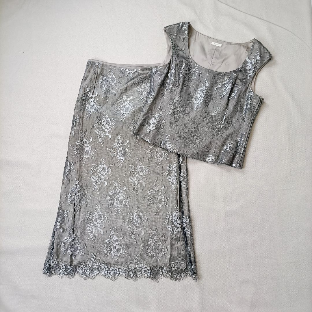 Vestito in seta e pizzo elegante grigio perla Escada 1990s