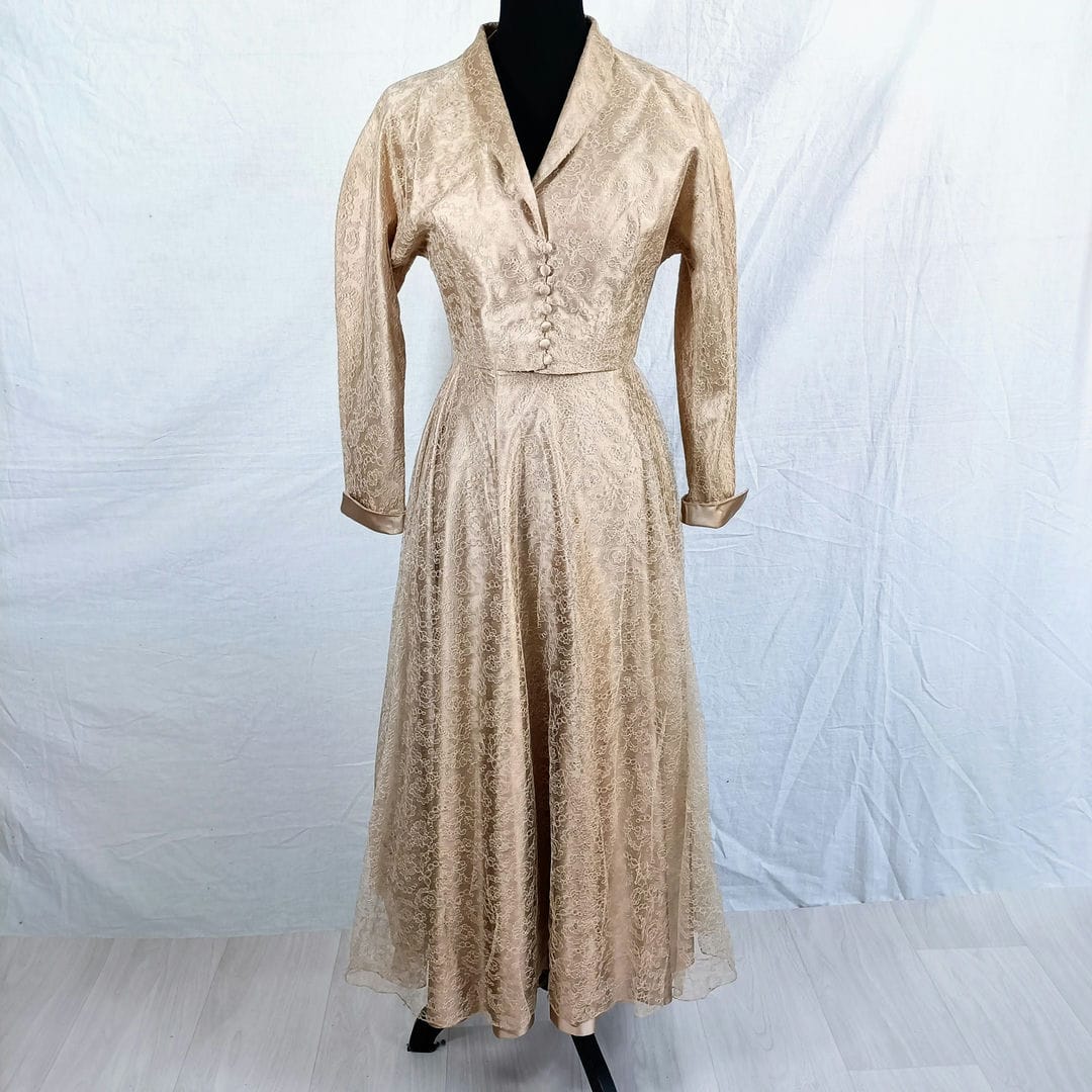 Completo in pizzo color champagne anni '50
