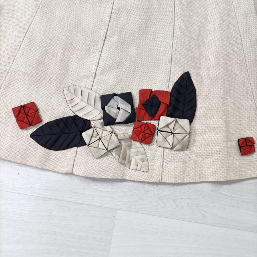 Vestito vintage in lino decorato con origami - immagine 8