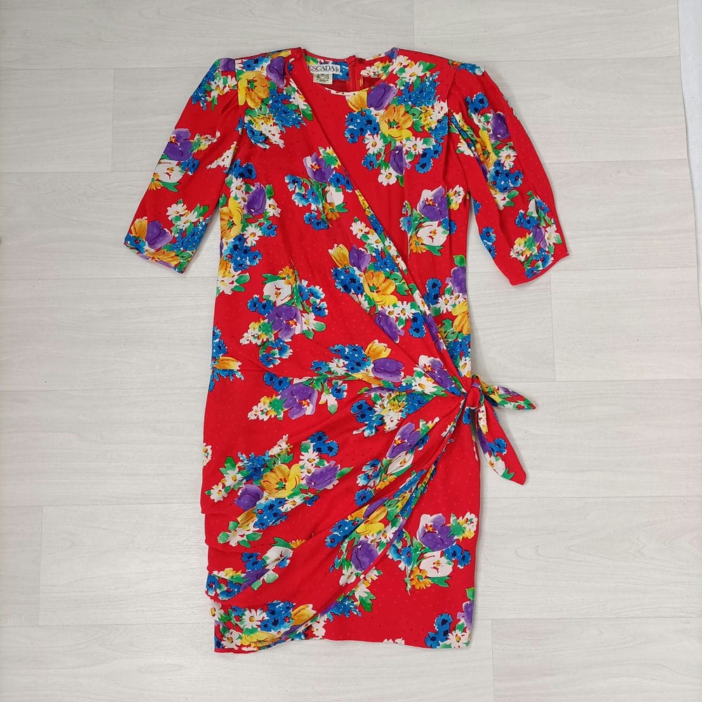 Vestito rosso con fiori