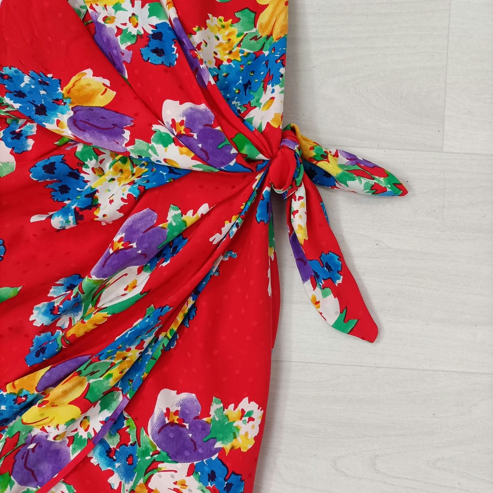 abito rosso vintage con fiori