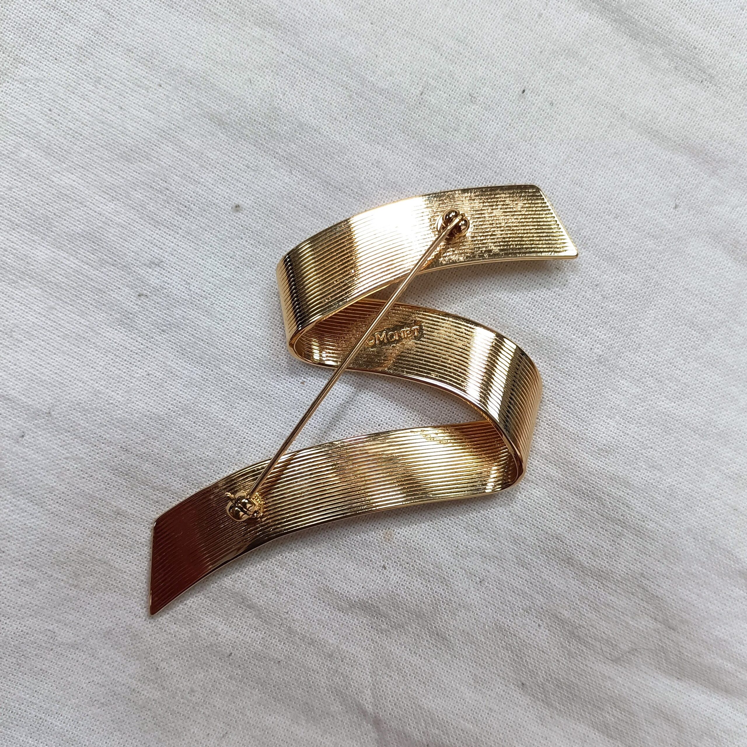 vintage brooch 70s