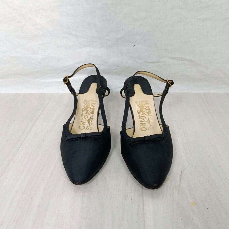 Scarpe Ferragamo vintage in raso nero