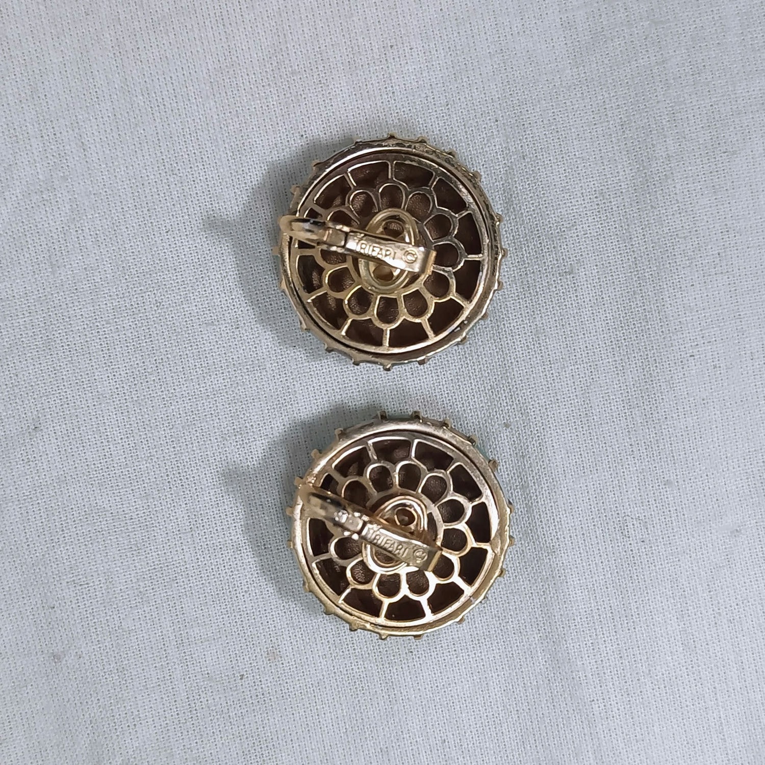 Orecchini Trifari smaltati - immagine 3