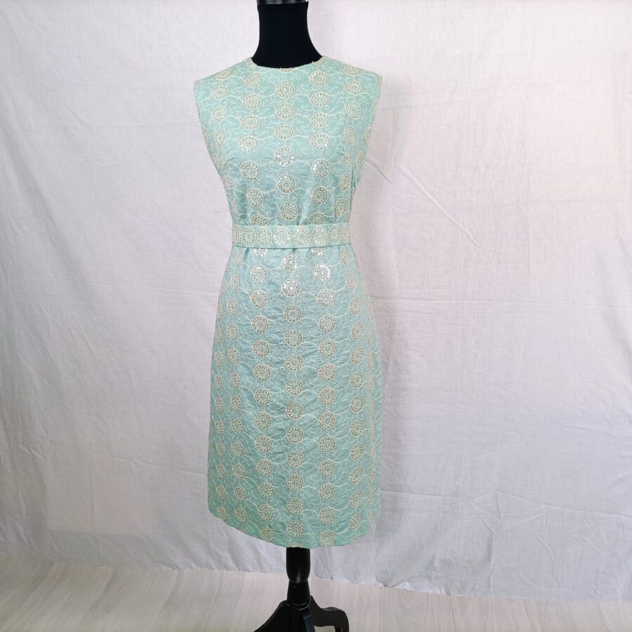 Vestito azzurro ricamato con cintura