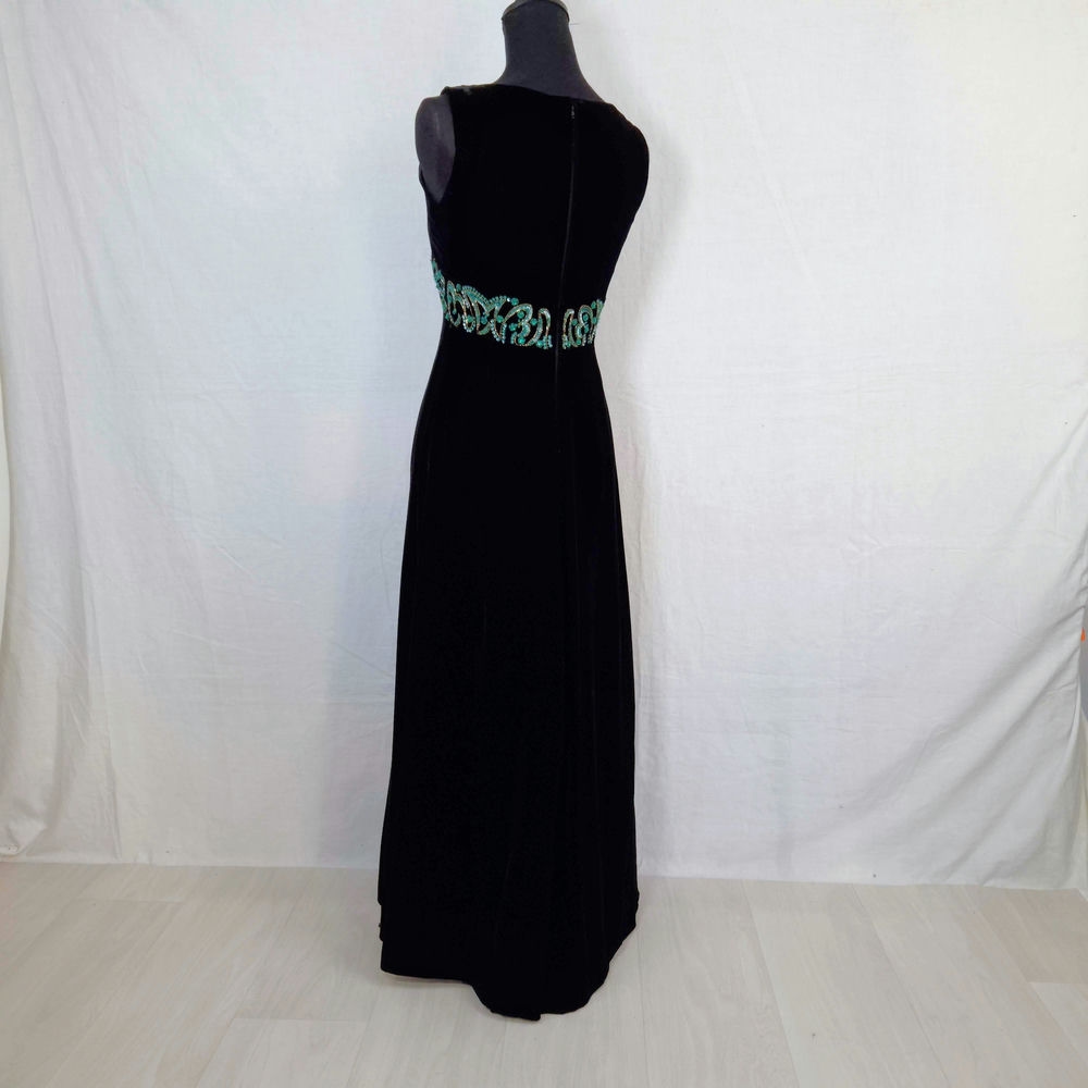 Abito in velluto nero anni Sessanta