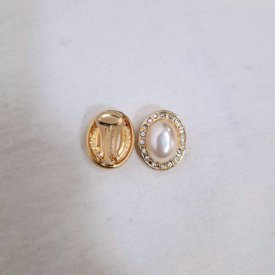 Orecchini ovali vintage con perla e strass - immagine 4