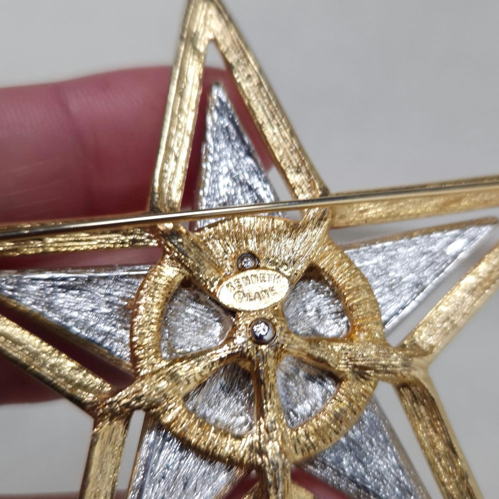 Spilla a forma di stella Kenneth Lane