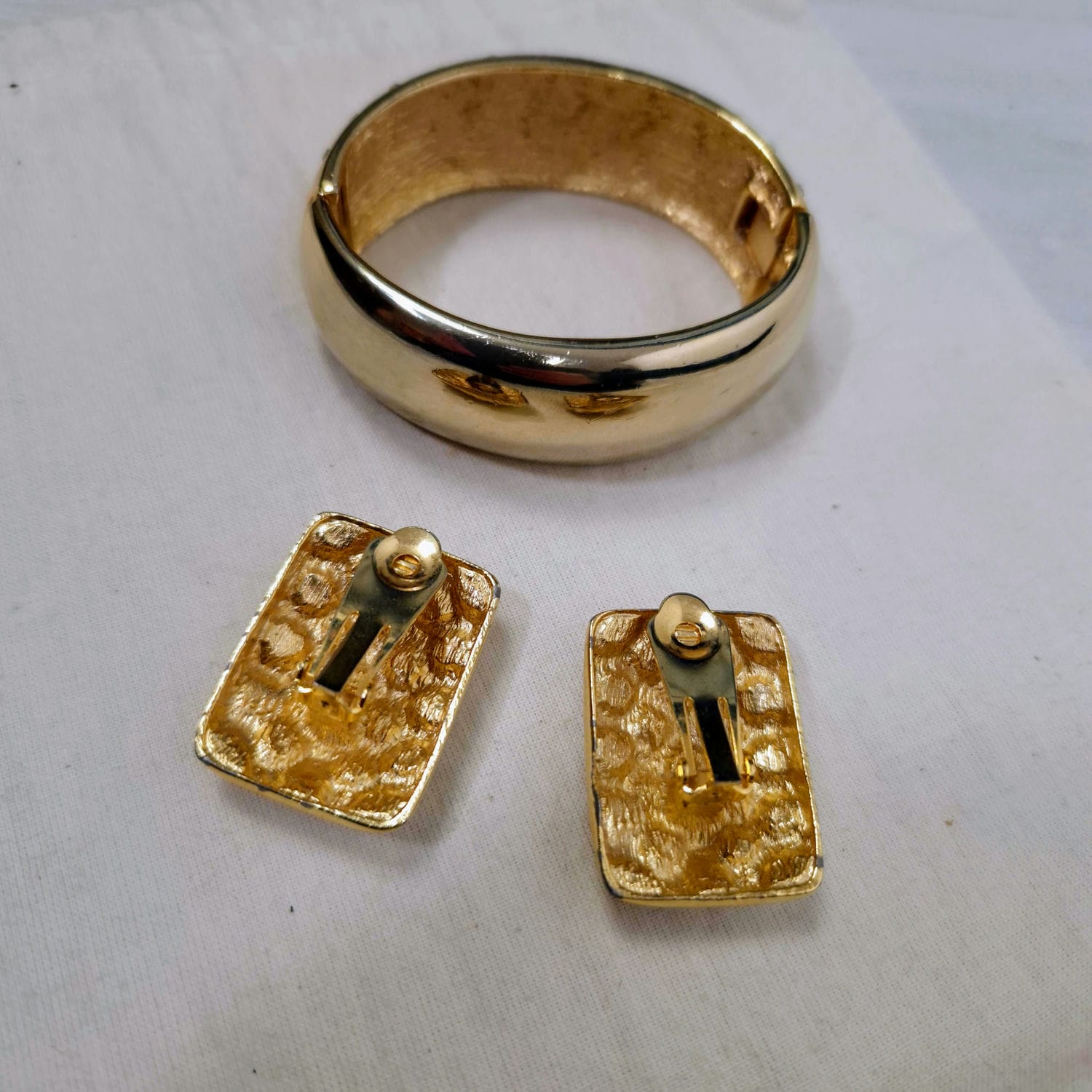 Demi parure vintage bracciale bangle e orecchini 60s - immagine 2