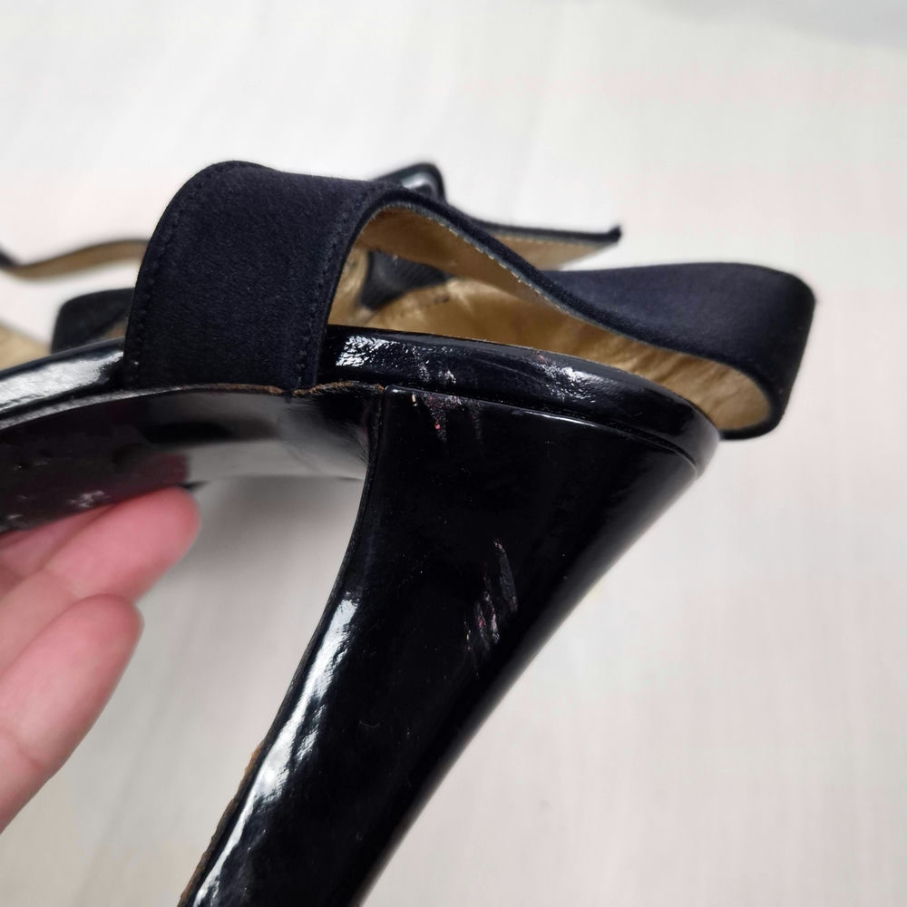 Sandali YSL con tacco neri in raso vintage anni 80 - immagine 7