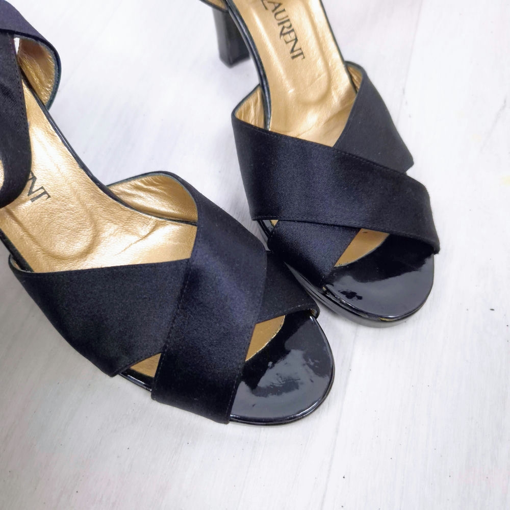 Sandali YSL con tacco neri in raso vintage anni 80 - immagine 4