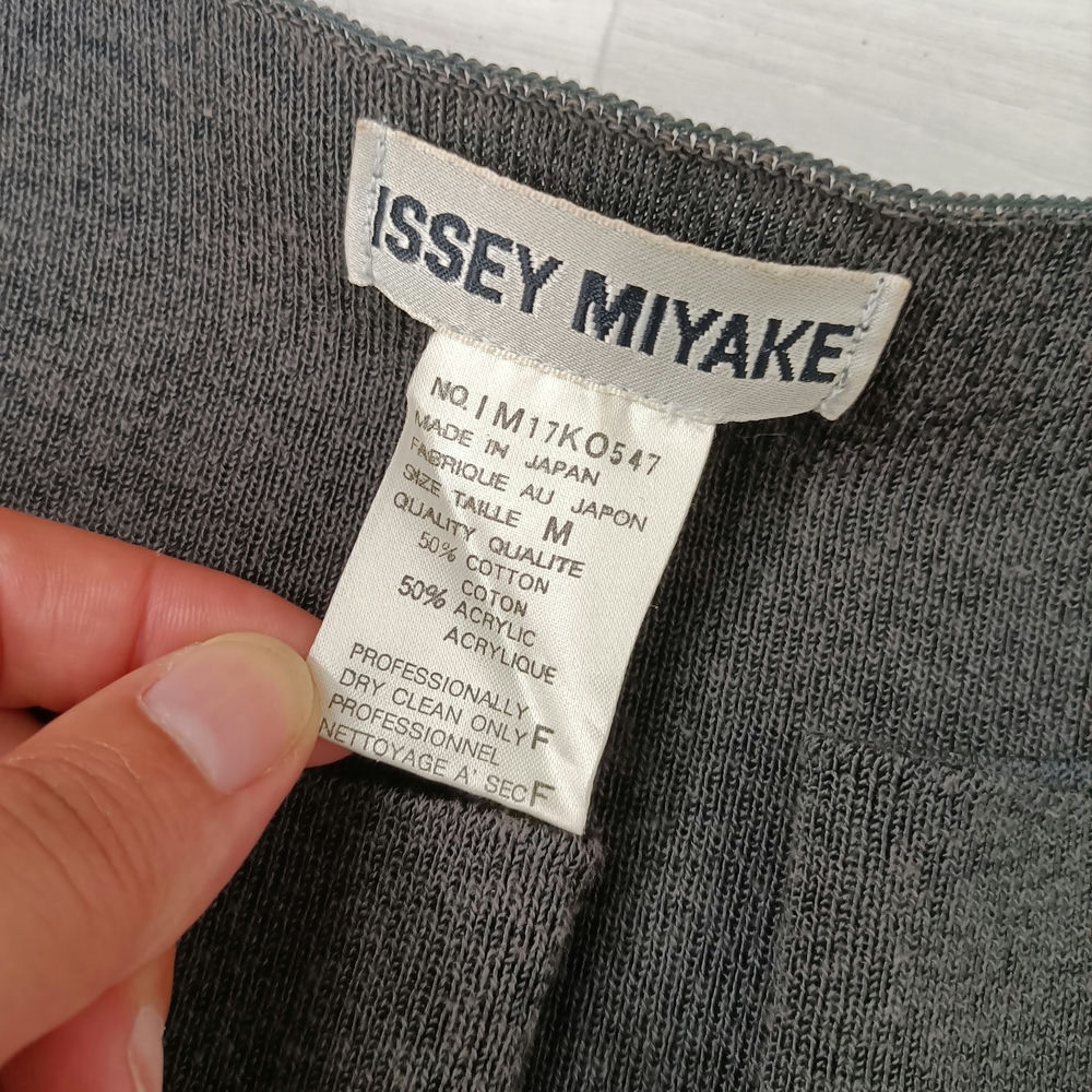 Issey Miyake maglia destrutturata grigia