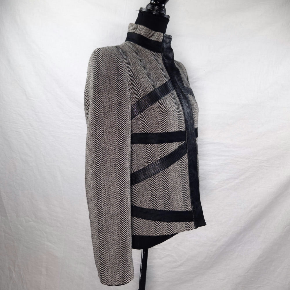 giacca con inserti in pelle