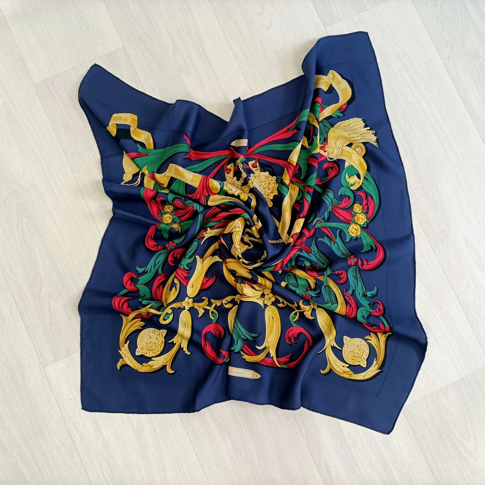Foulard Hermès vintage 1970 “Le Mors a la Conétable”