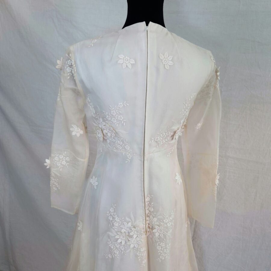 abito da sposa con fiori