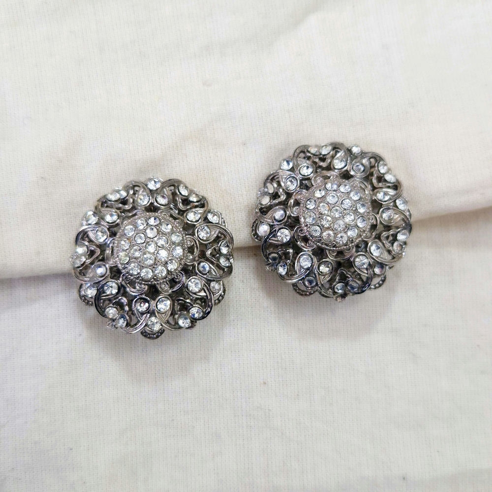 Orecchini a fiori con strass