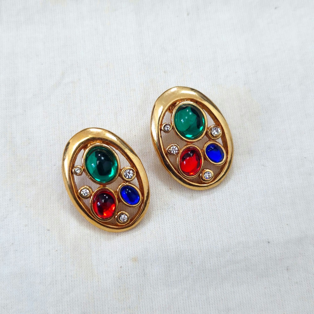 Orecchini ovali con cabochon