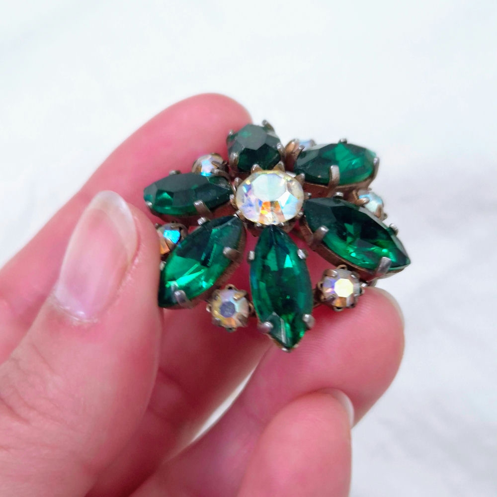 Spilla vintage verde anni '50 a forma di fiore