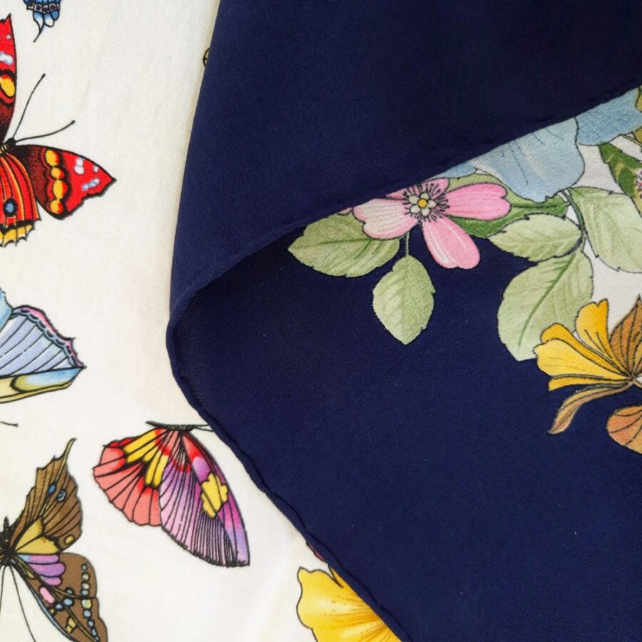 foulard con farfalle