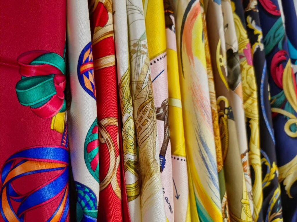 come viene stampato un foulard hermes
