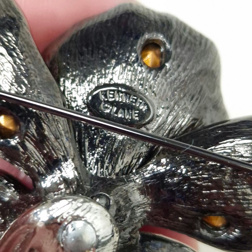 Spilla a forma di orchidea KJL vintage