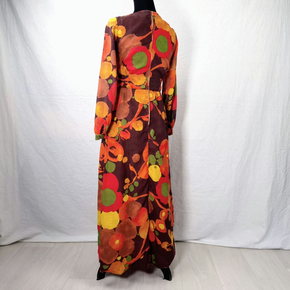 Vestito anni 70 arancione con fantasia a fiori e astratta