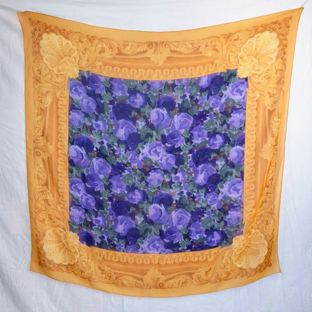 foulard in seta a fiori